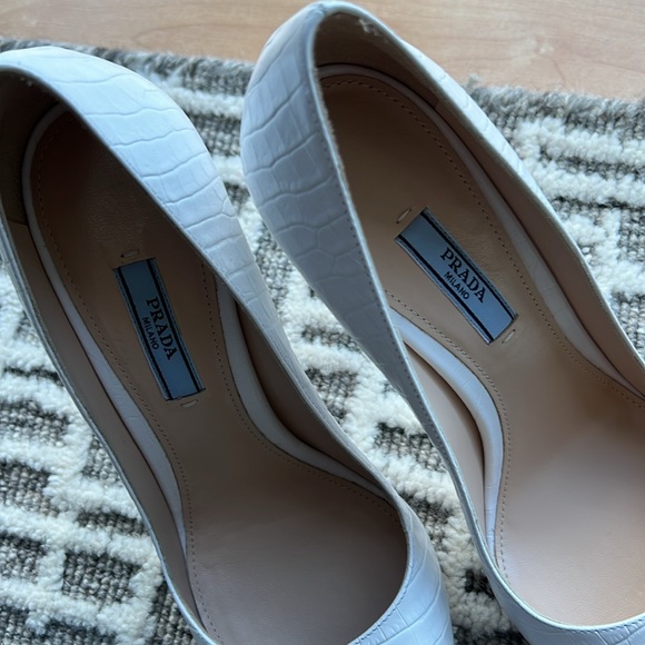 New (NWOB) PRADA Croc-effect Embossed Leather Pumps in White Size 39 - Picture 10 of 12